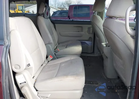 2016 Kia Sedona Lx z USA, uszkodzony, nr VIN KNDMB5C10G6128534